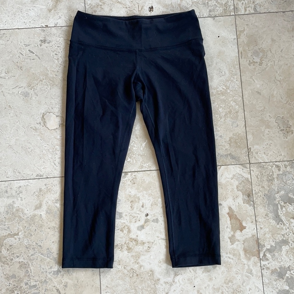 Lululemon crop leggings, size 6.